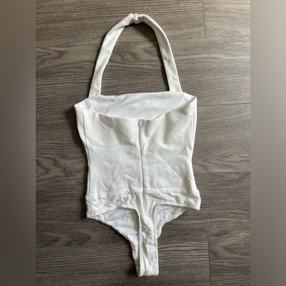 Superdown reece halter bodysuit White Halter Bodysuit Size XS - Picture 9 of 10